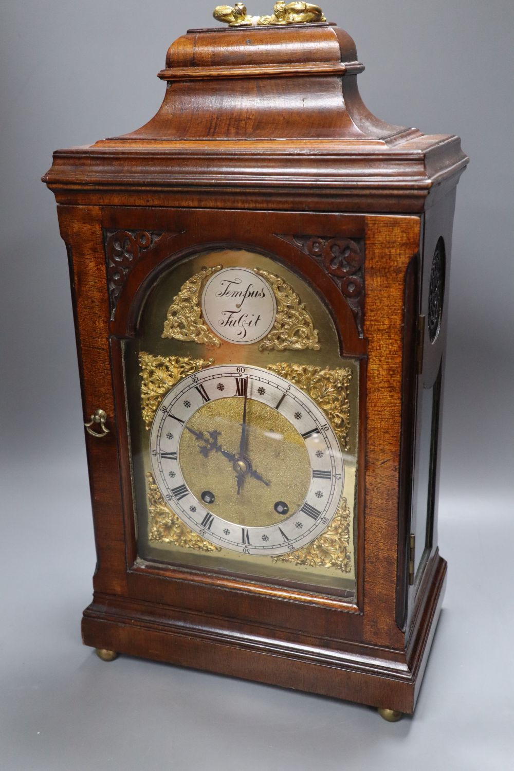 A George III-style mahogany mantel clock, 5.75 inch arched dial, gong striking movement, with key and pendulum, height 49cm